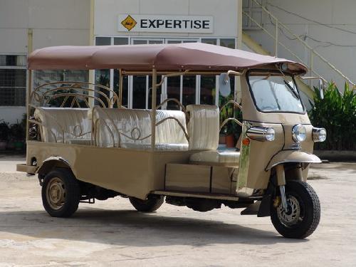 tuk tuk/ three wheeled /taxi /bajaj/ rickshaw