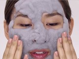 قناع الطين بفقاعات الكربون لبشرة الوجه