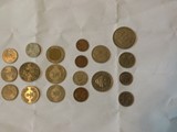 عملات سعودية واجنبيه قديمه ولا يوجد منها الان