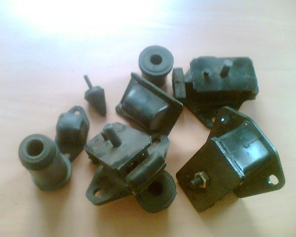 قطع غيار مطاطية للسيارات والآليات والمصانع .