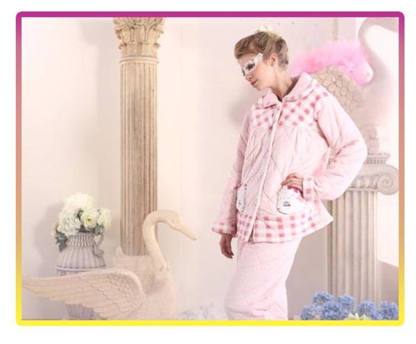 ملابس نوم نسائية .