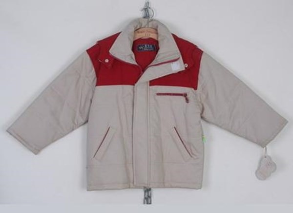 معمل البسة اطفال في سوريا .