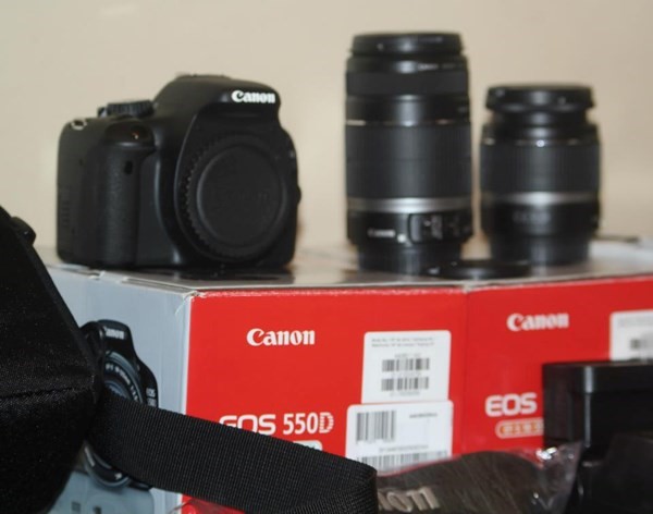 كاميرات للبيع canon 550d