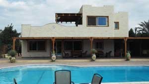 للبيع فيلا بحديقة 1800م بطريق مصر إسكندرية الصحراوى