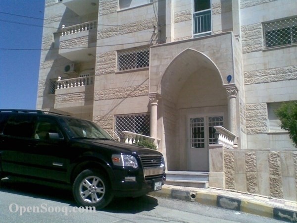 شقة سوبر ديلوكس ارضية للبيع الجبيهة عمان