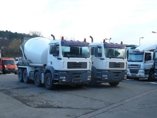 2x MAN 32410 8x4 Mixer