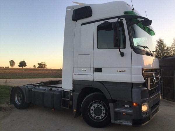 A 9362 راس قاطرة MERCEDES ACTROS 1841 سنة الصنع 2009