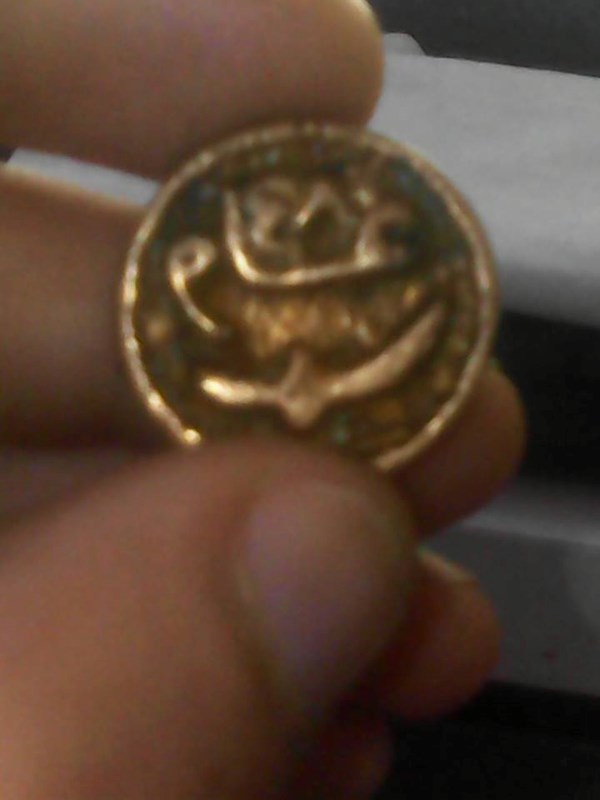 عملة قديمه عمرها 480 سنة وهي من النحاس الأحمر  .