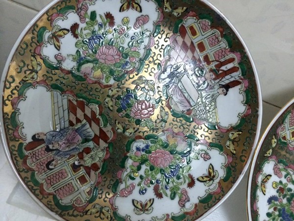 للبيع اطباق اثريه بورسلين من الفن اليدوى الصينى ترجع للقرن الثامن عشر
