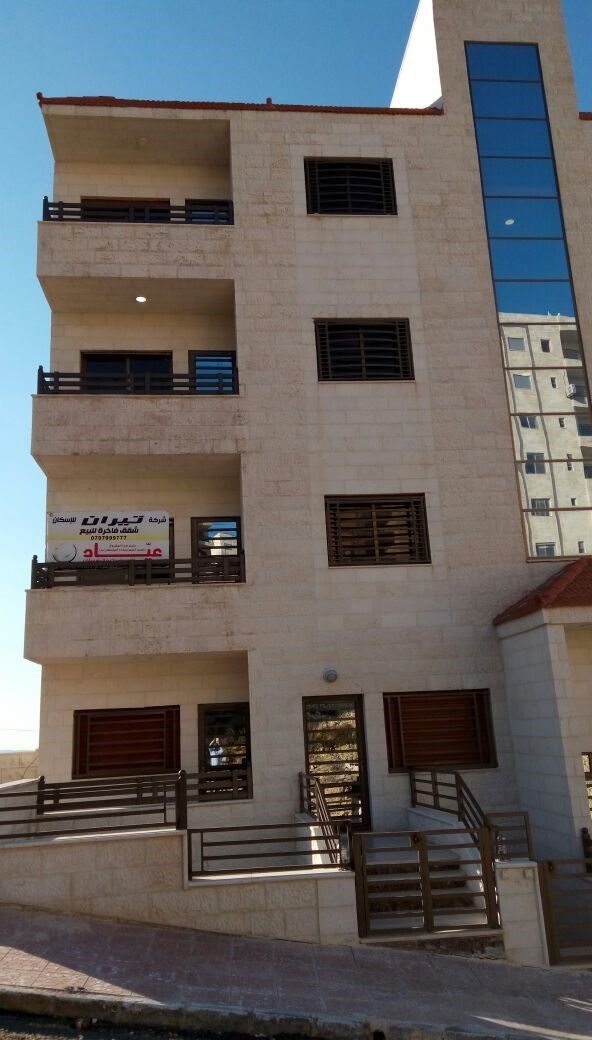 شقة أرضية 141م ترسمدخل وكراج مستقلين للبيع في ابو نصير