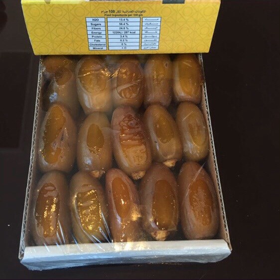 تمور فاخرة نوع دقلة وعسل سدر طبيعي للبيع .