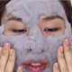 قناع الطين بفقاعات الكربون لبشرة الوجه